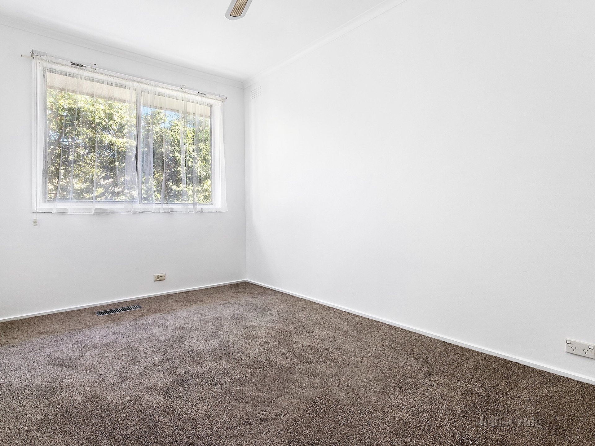2/7 La Frank Street, Burwood image 7