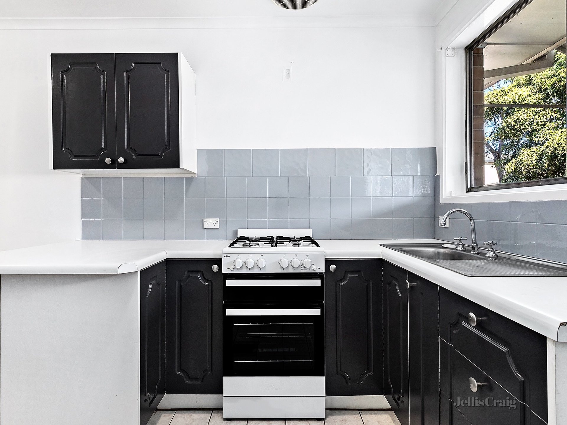 2/7 La Frank Street, Burwood image 1