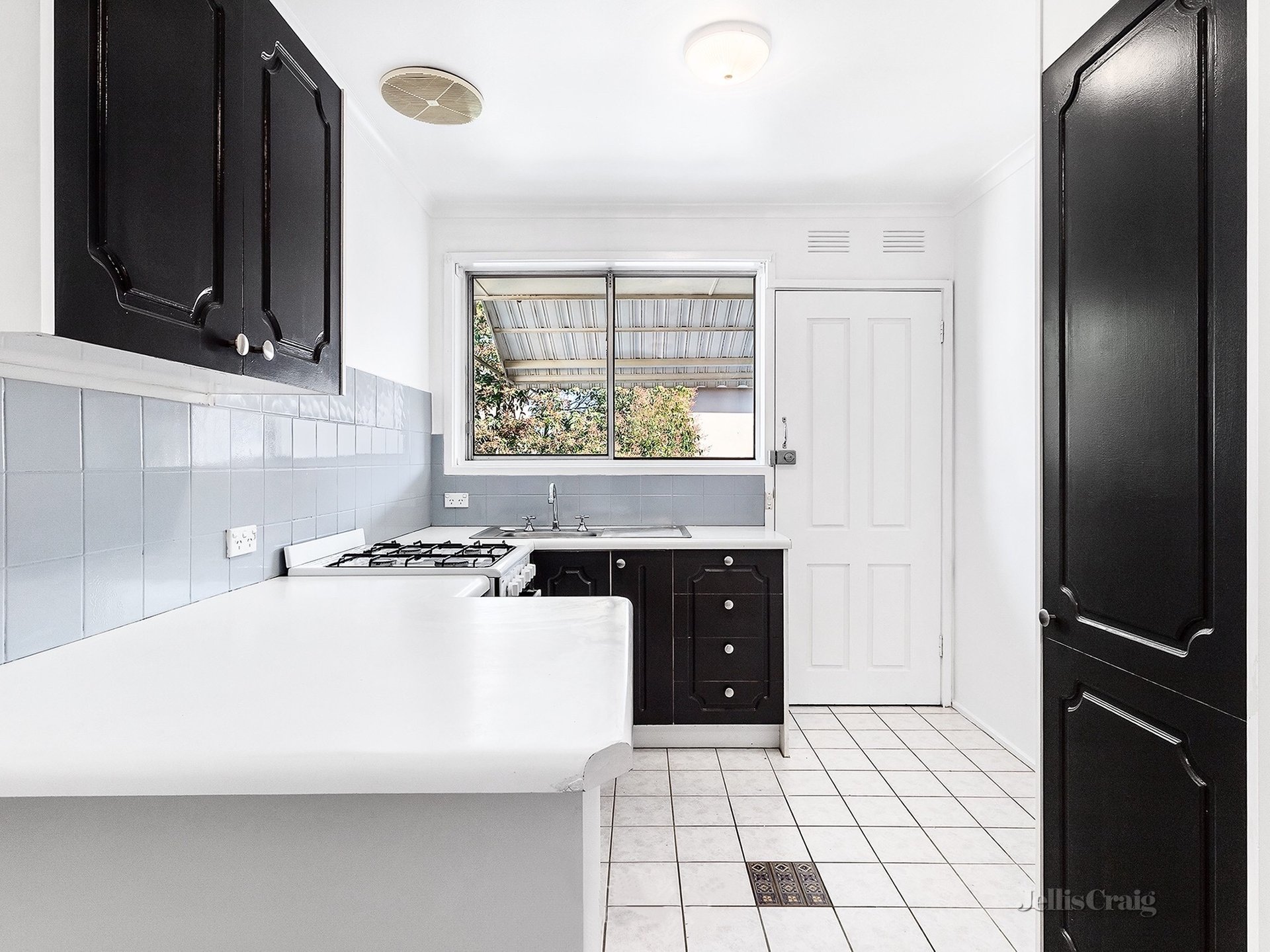 2/7 La Frank Street, Burwood image 2