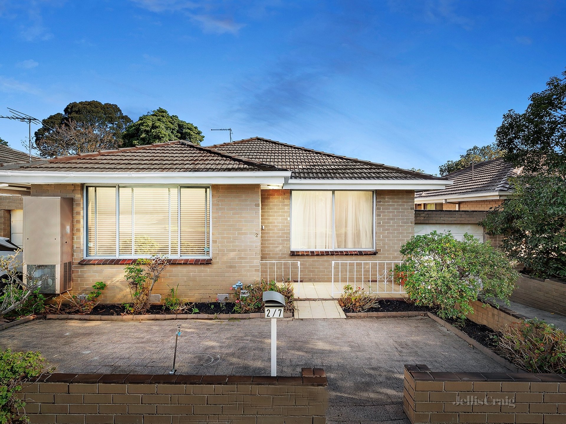 2/7 La Frank Street, Burwood image 1