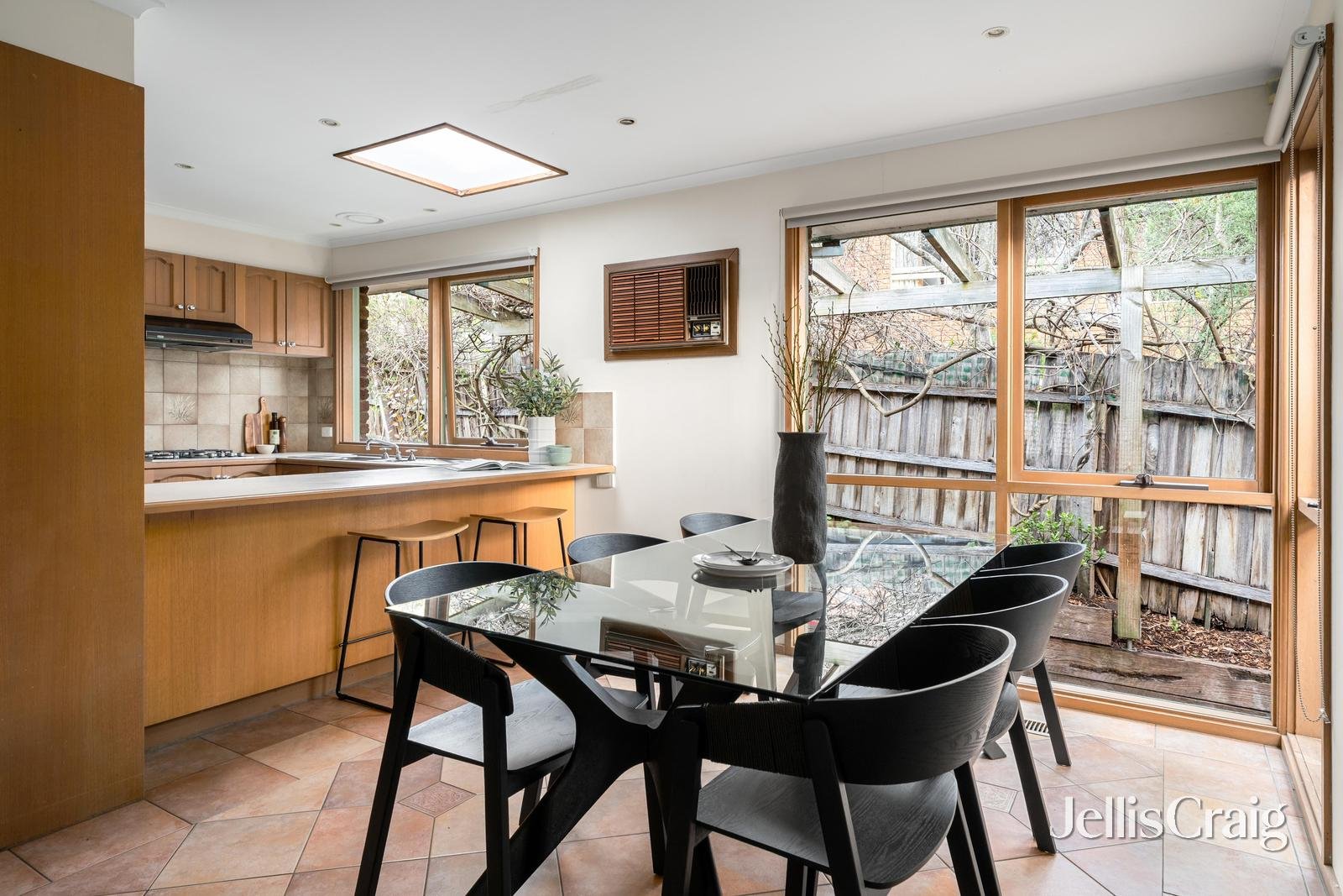 27 Leane Drive, Eltham image 5
