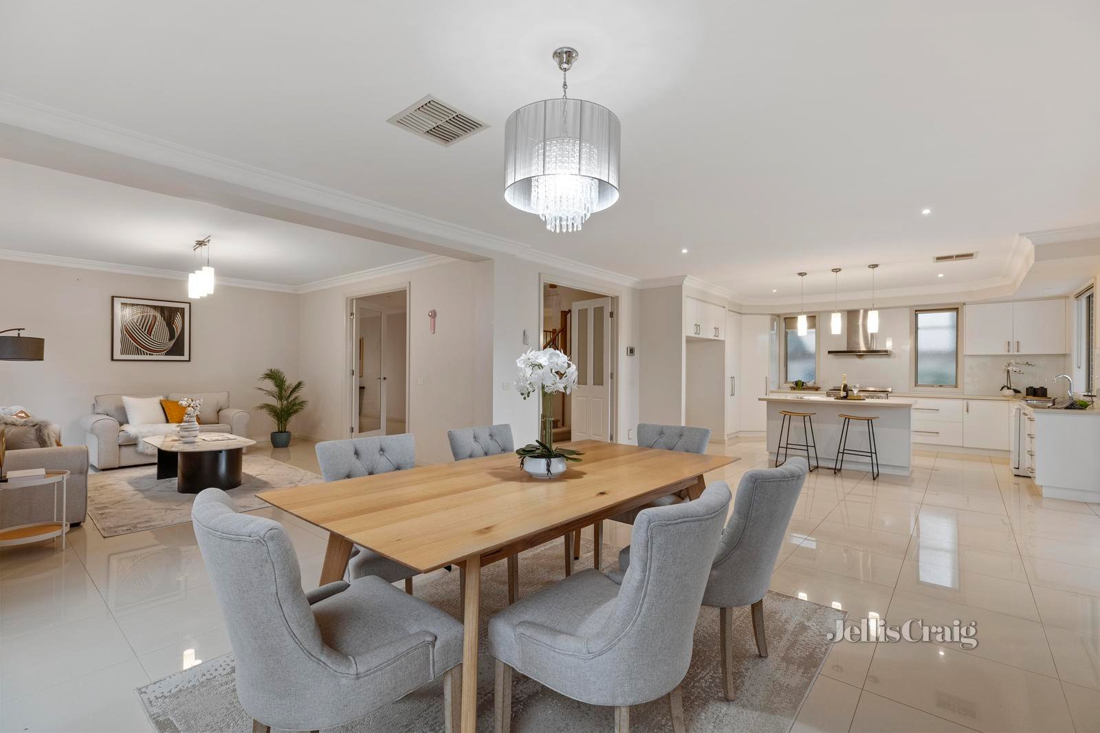 27 Lemana Crescent, Mount Waverley image 5