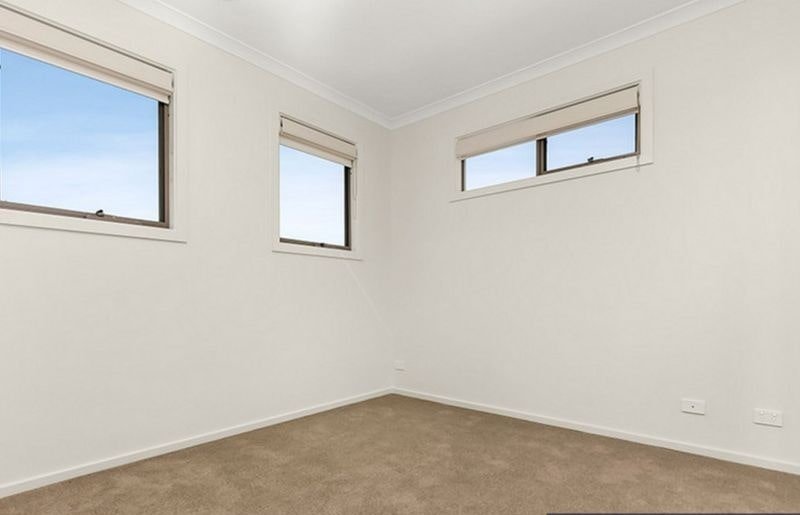 2/7 Lewellin Grove, Carrum image 2