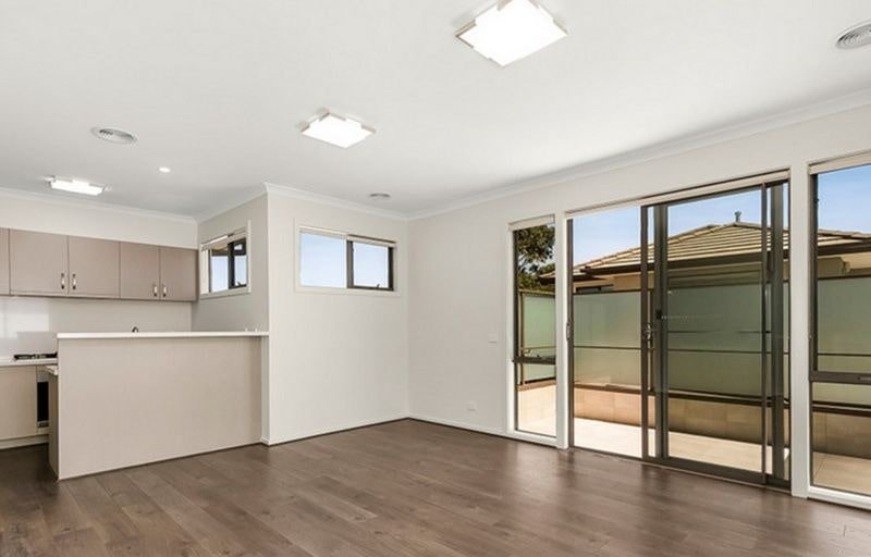2/7 Lewellin Grove, Carrum image 3