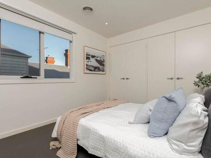 2/7 Liverpool Street, Rippleside image 10