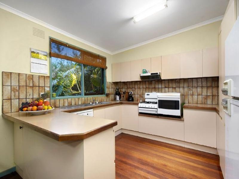 27 Manniche Avenue, Mont Albert North image 5