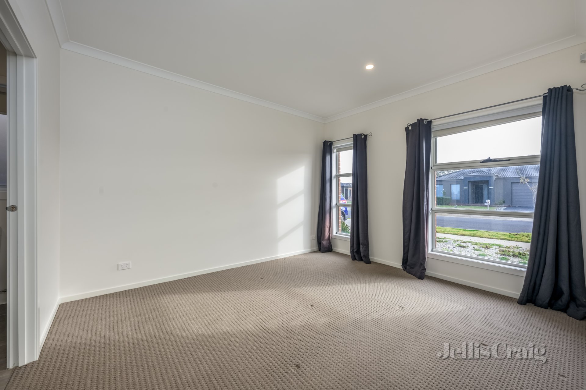 27 Manooka Road, Brookfield image 5