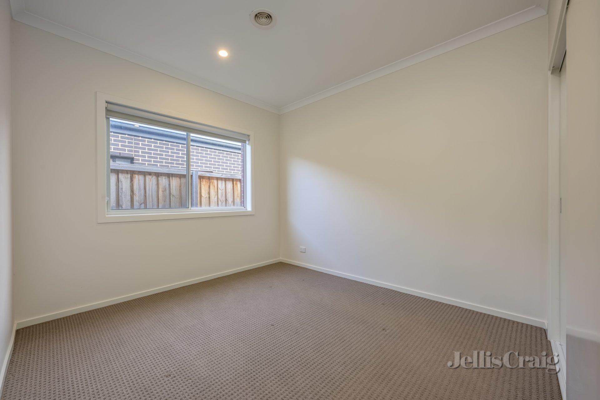 27 Manooka Road, Brookfield image 6