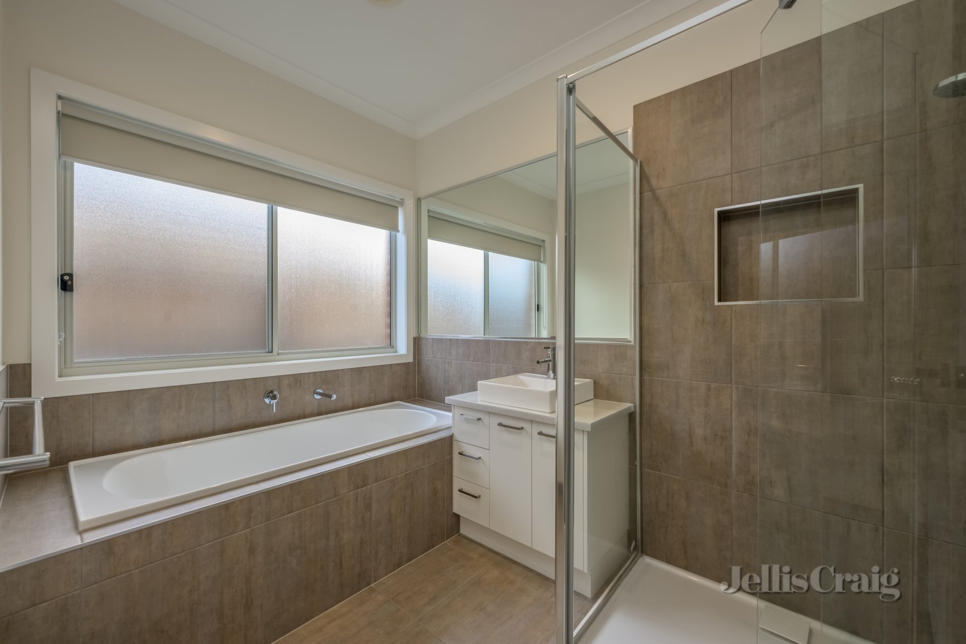 27 Manooka Road, Brookfield image 8