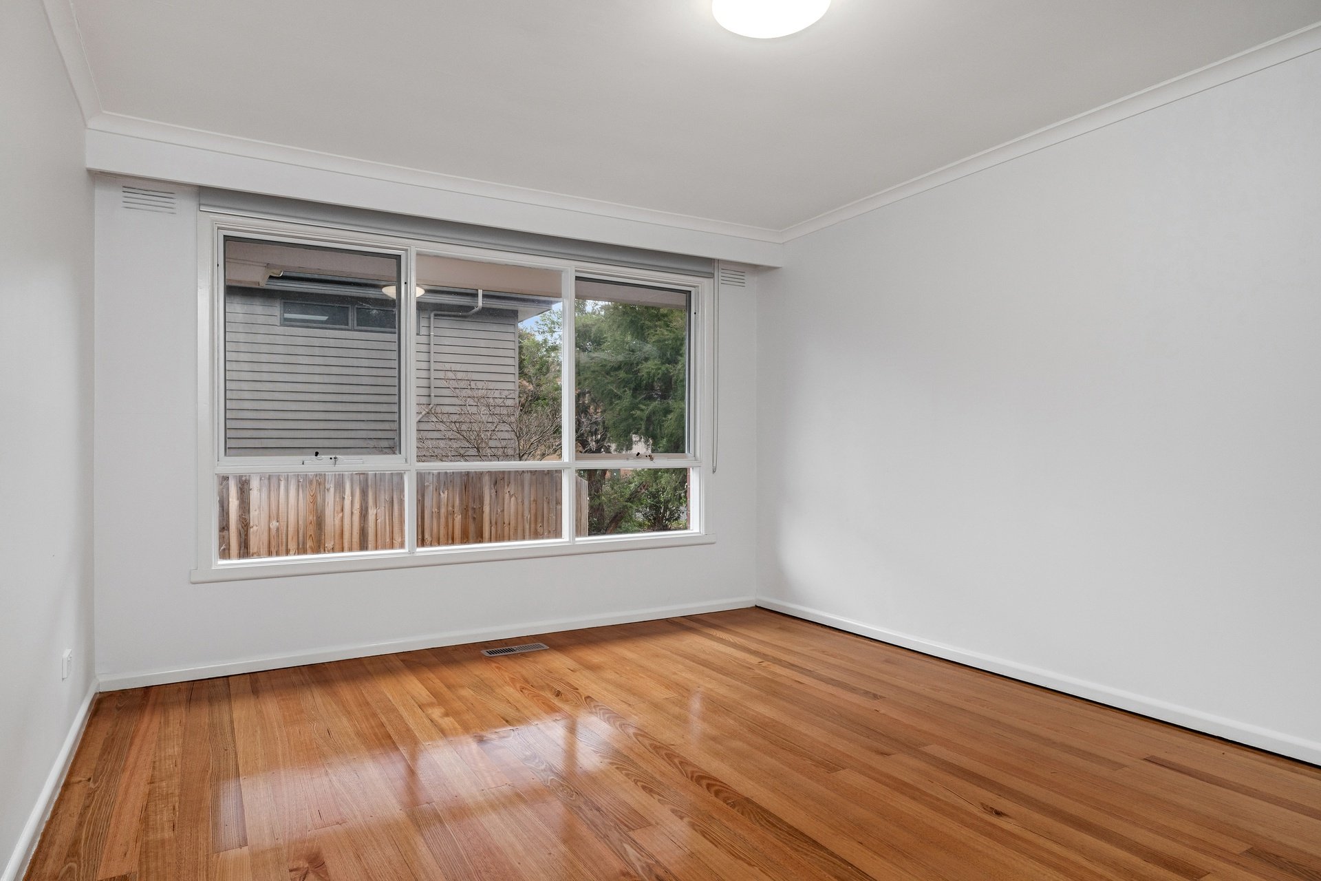 2/7 McGhee Avenue, Mitcham image 4