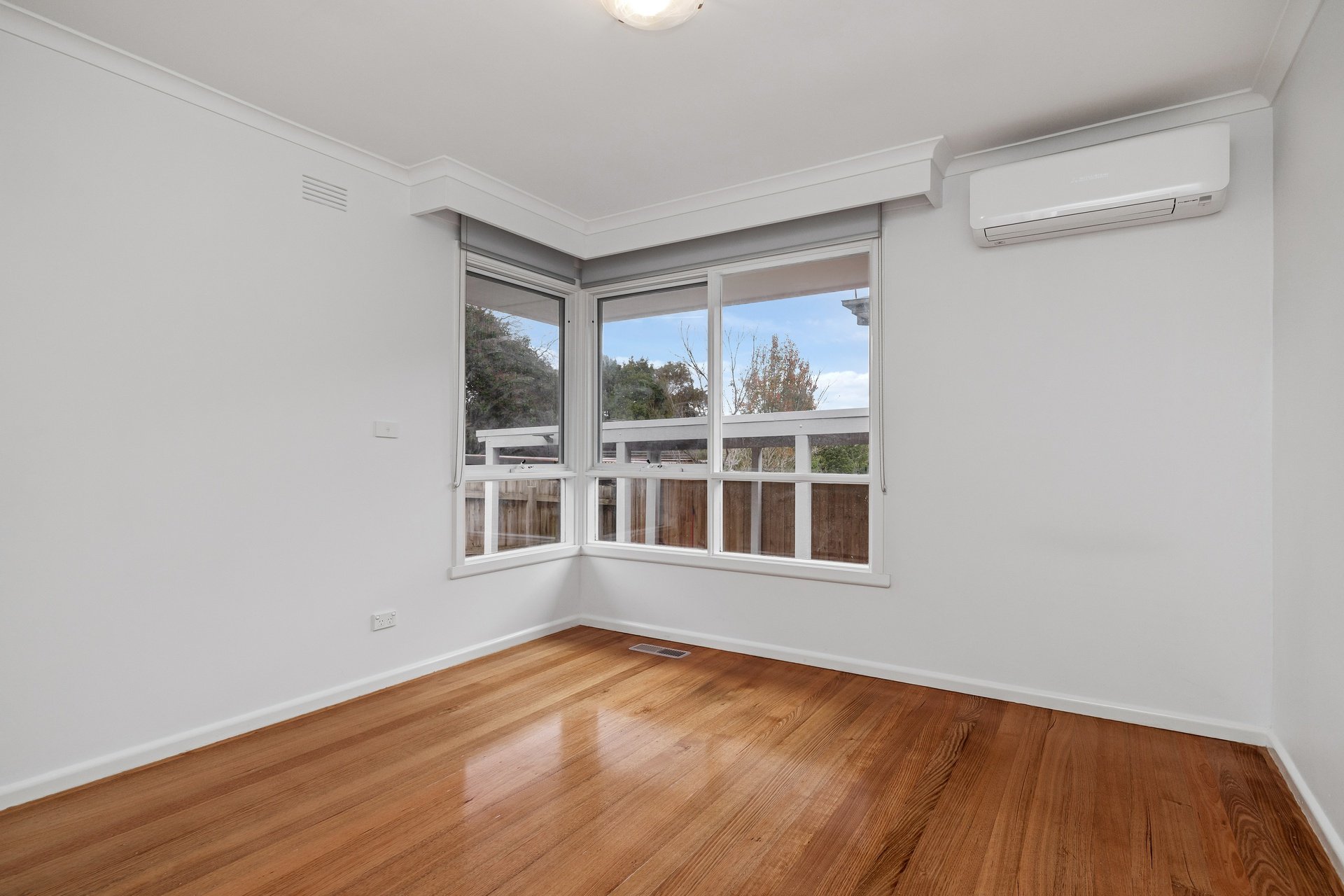 2/7 McGhee Avenue, Mitcham image 5