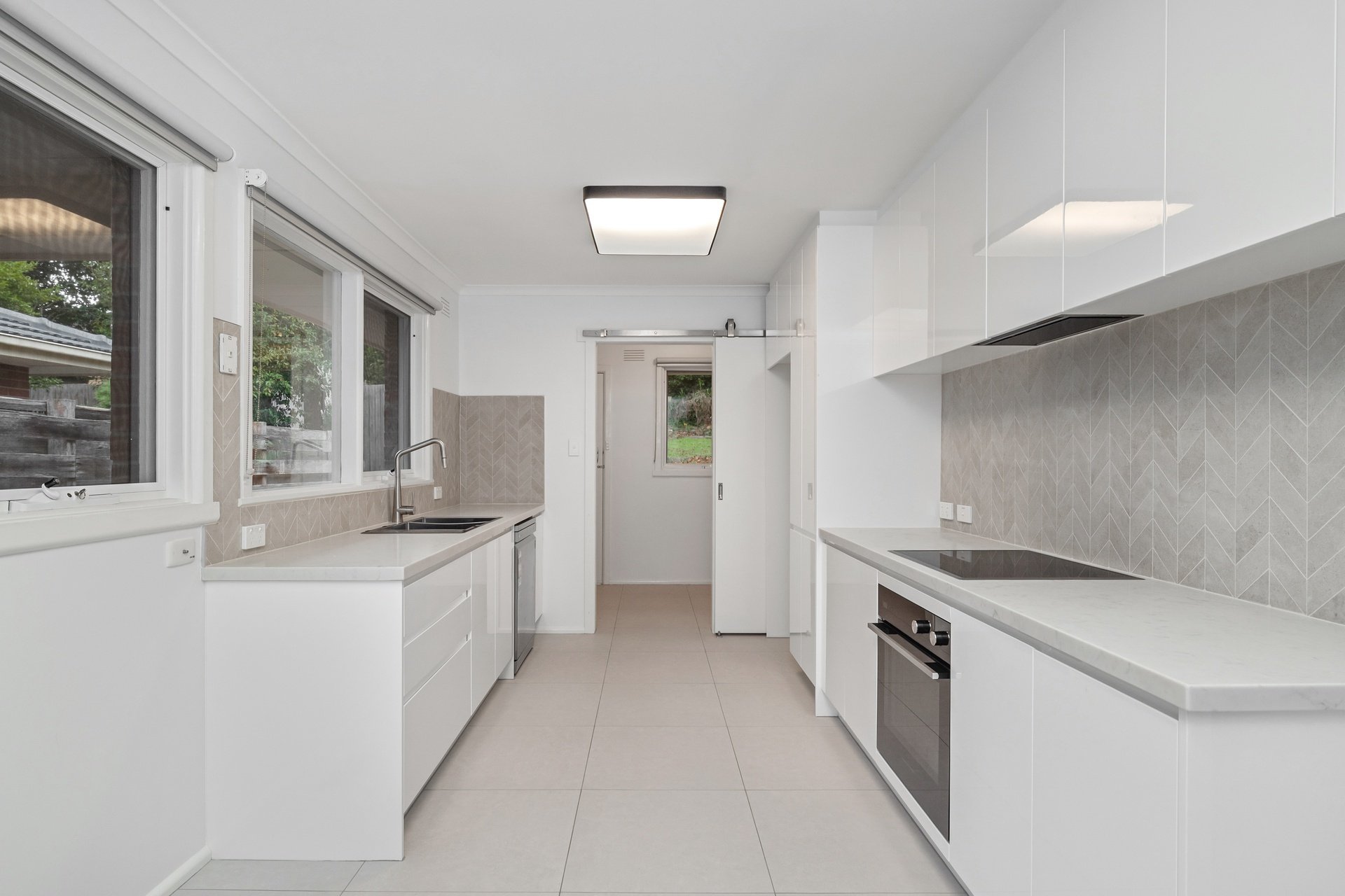 2/7 McGhee Avenue, Mitcham image 3