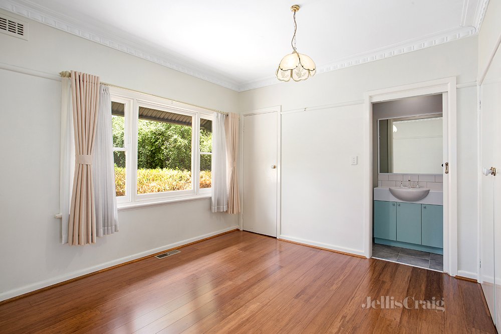 2/7 Millicent Street, Rosanna image 7