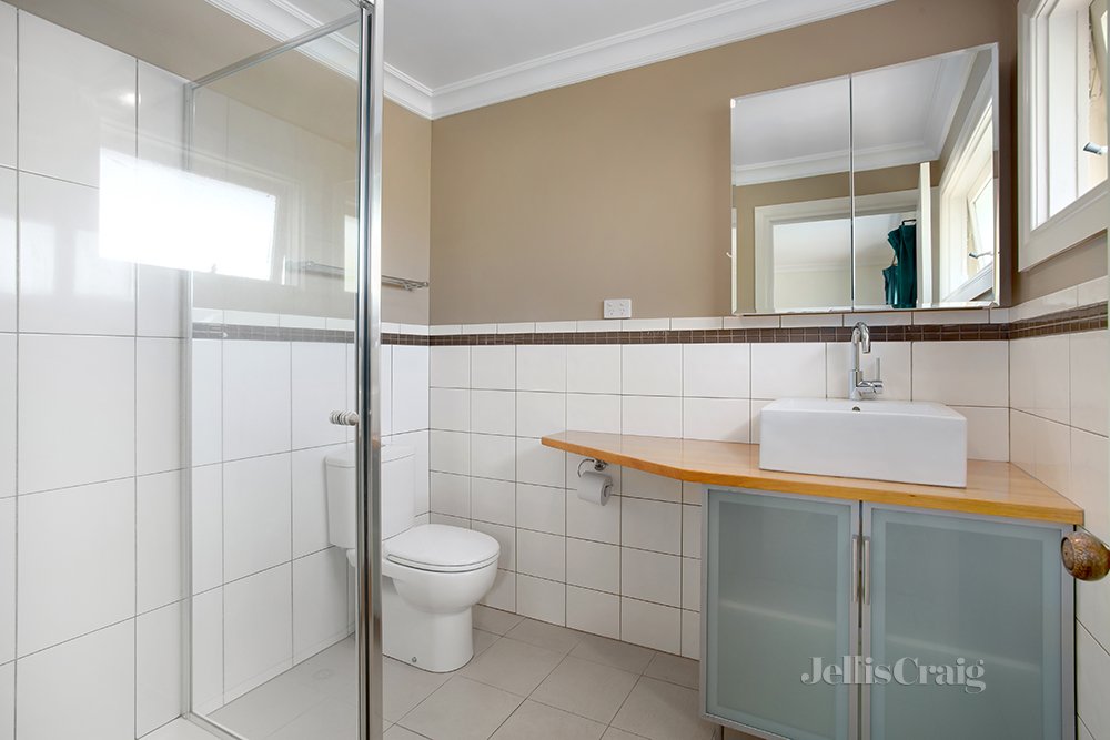 2/7 Millicent Street, Rosanna image 8
