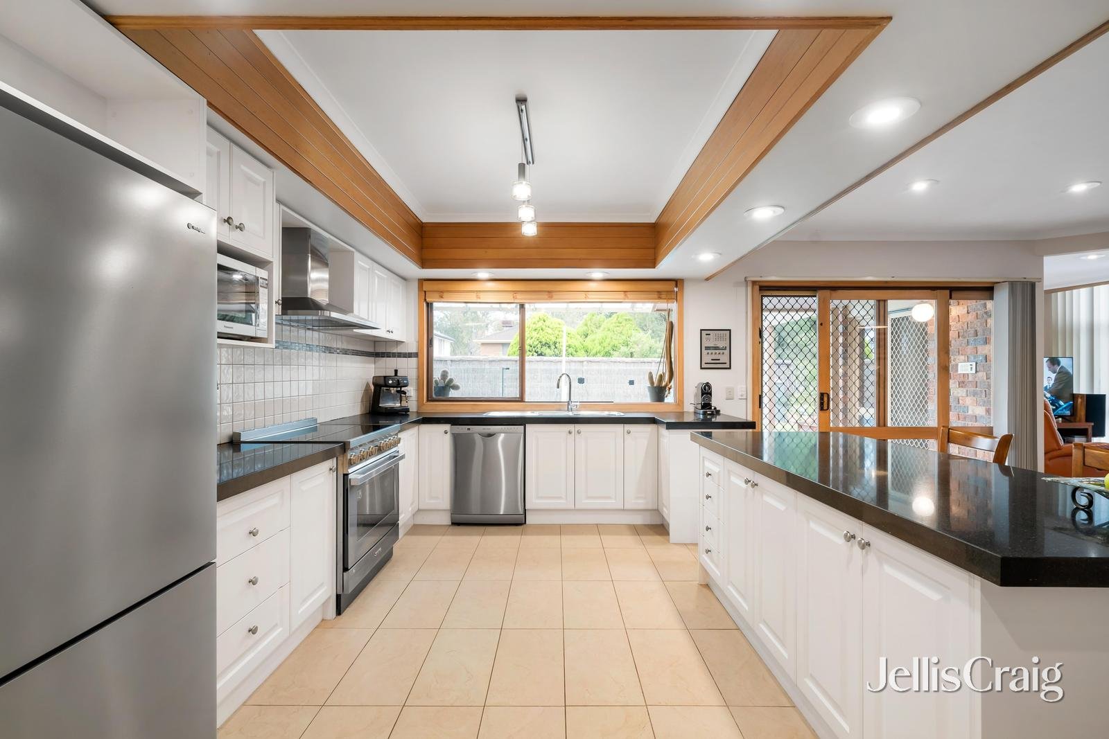 27 Niland Rise, Templestowe image 4