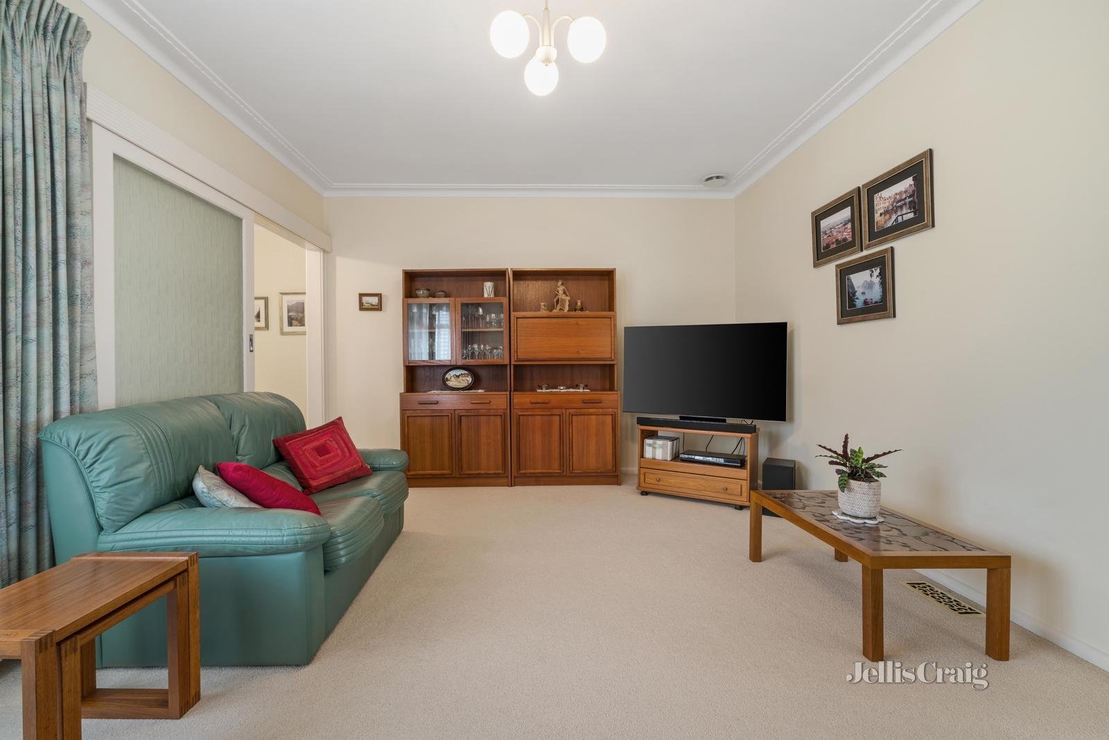 27 Norfolk Circuit, Doncaster image 2