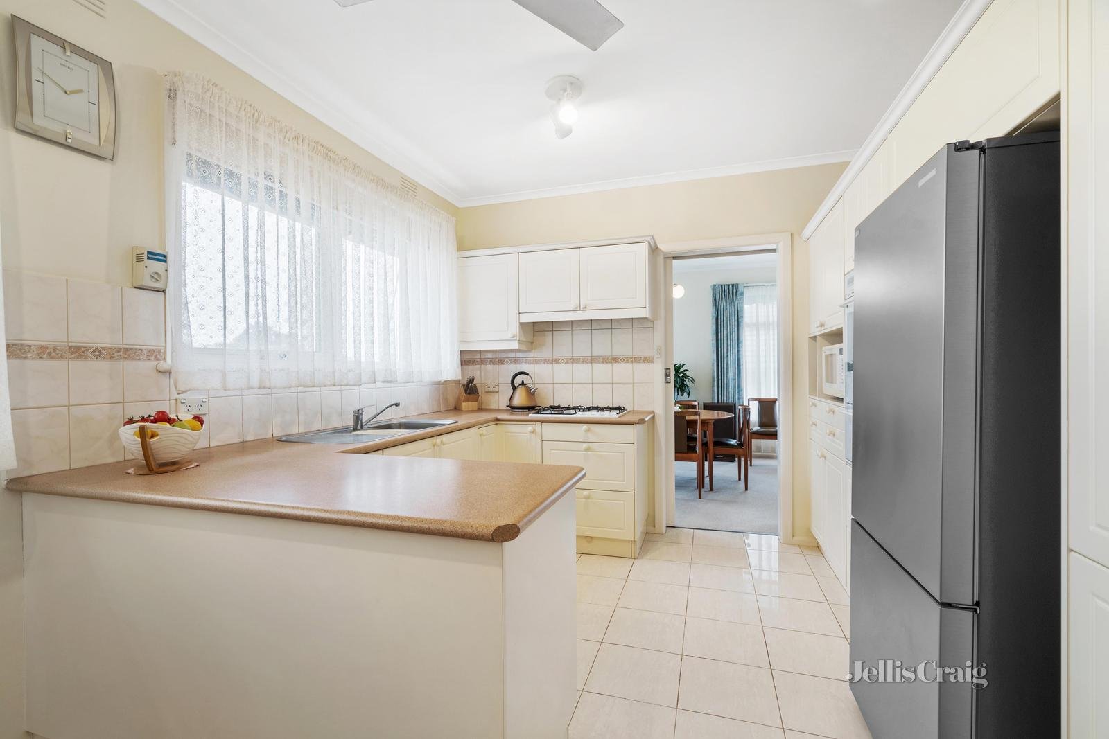 27 Norfolk Circuit, Doncaster image 3