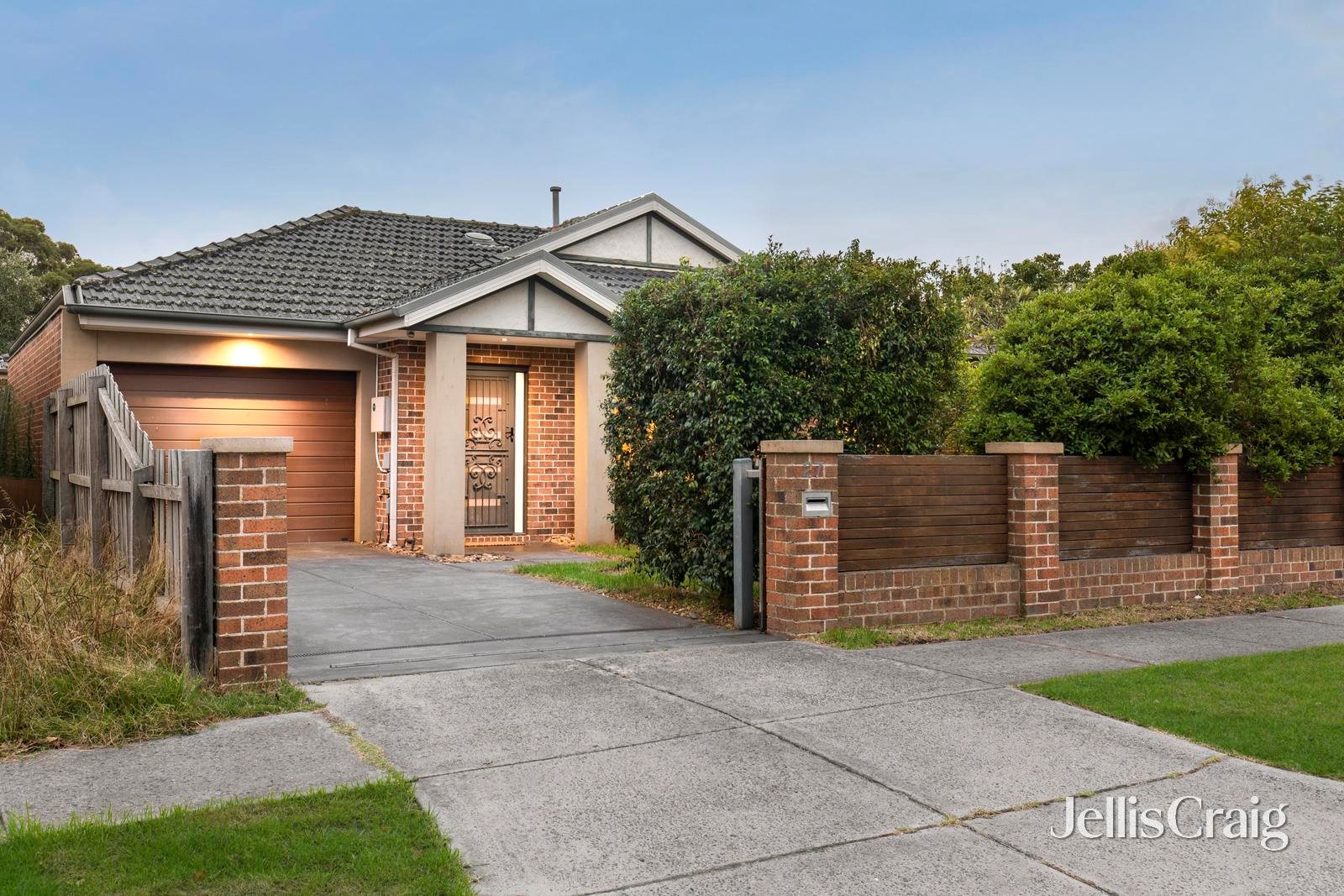 27 Ormond Road, Clayton image 2