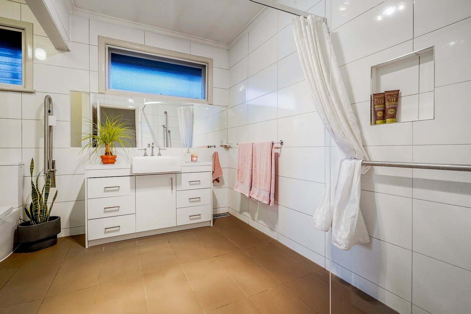 27 Palm Beach Crescent, Mount&nbsp;Waverley image 5