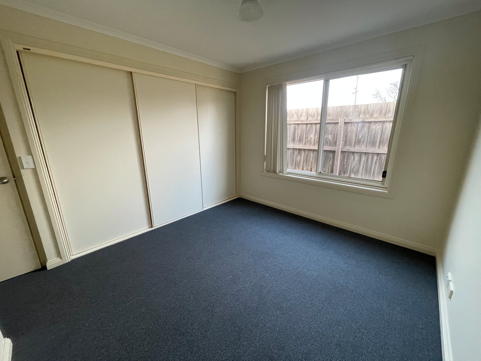 2/7 Park Lane, Bell Park image 7