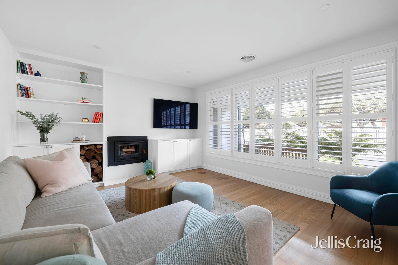 27 Pasadena Crescent, Bentleigh East image 2