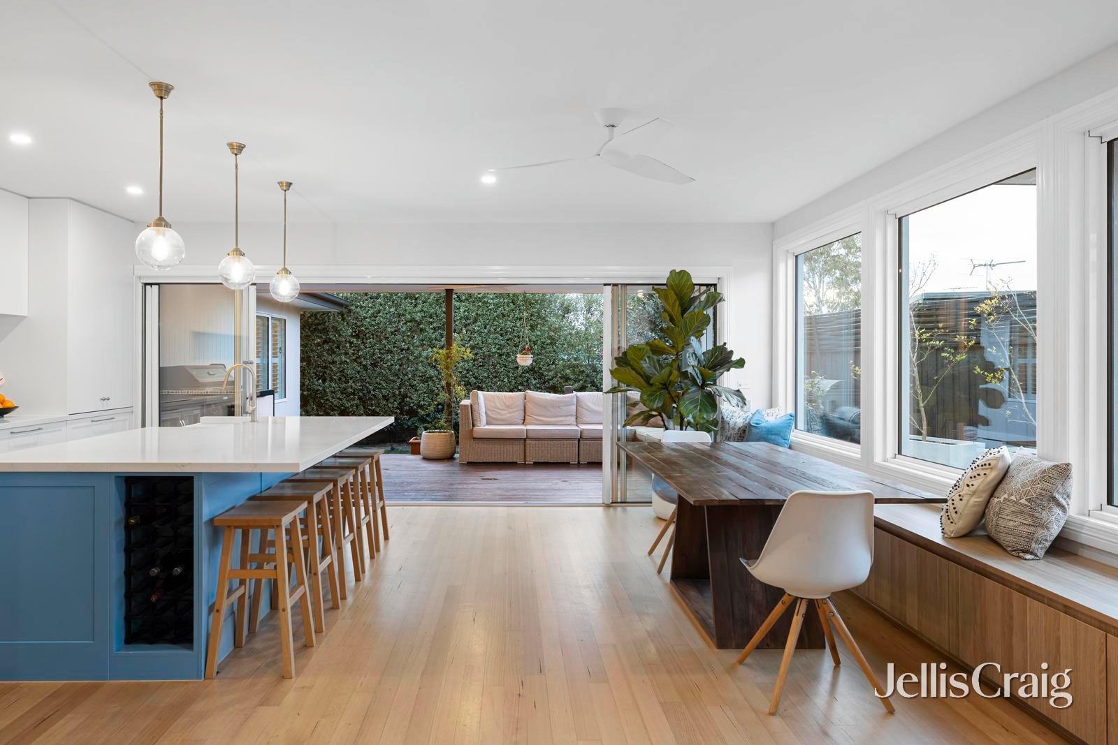 27 Pasadena Crescent, Bentleigh East image 4