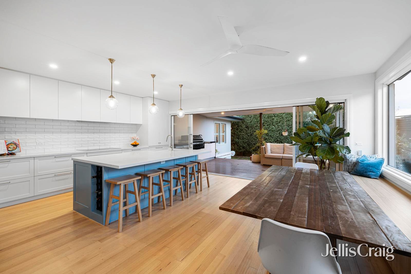 27 Pasadena Crescent, Bentleigh East image 5