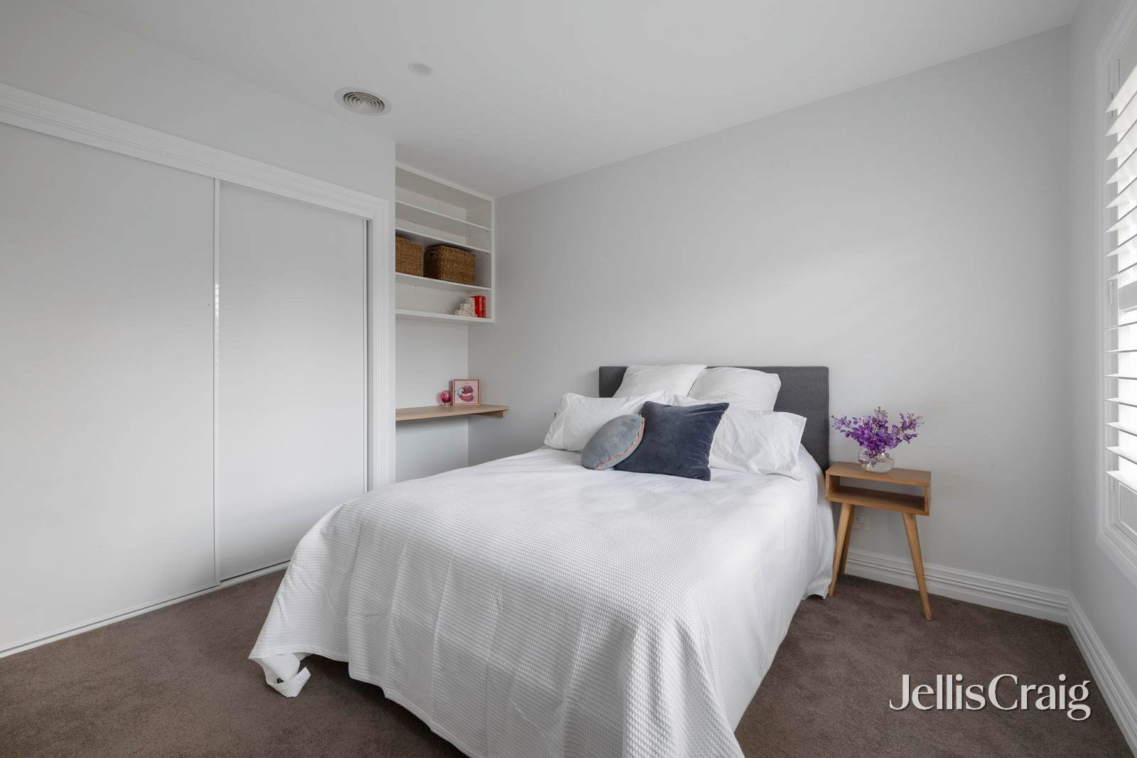 27 Pasadena Crescent, Bentleigh East image 11