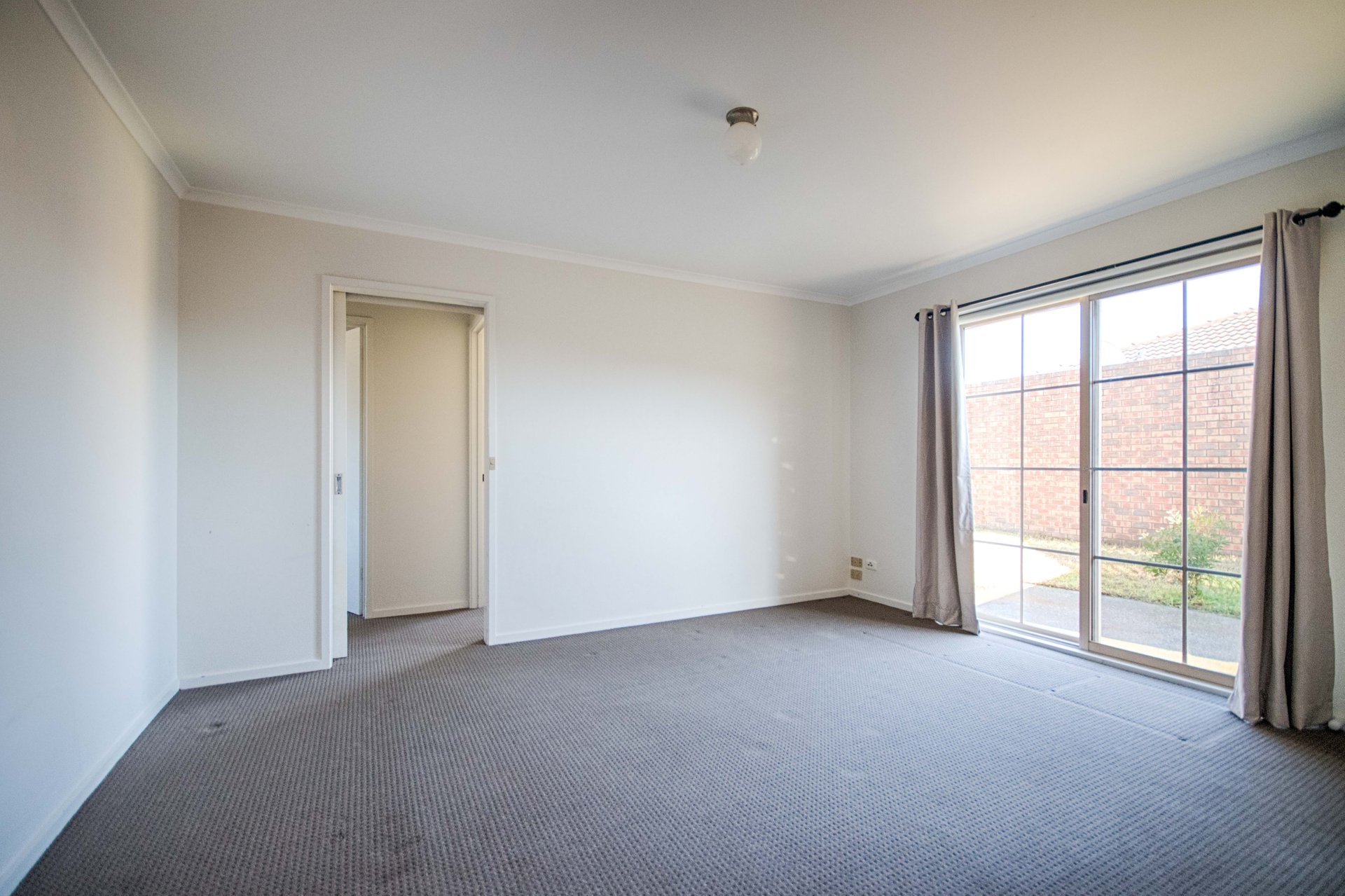 2/7 Patrick Street, Whittington image 2