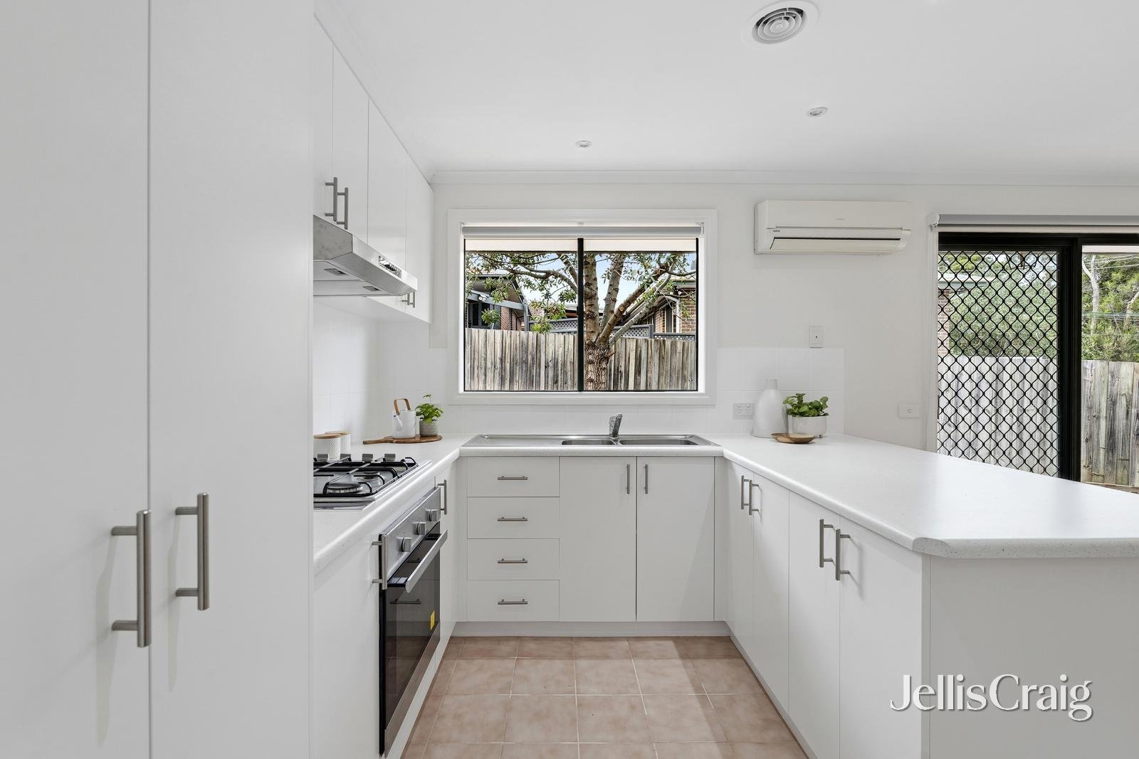 27 Purches Street, Mitcham image 6