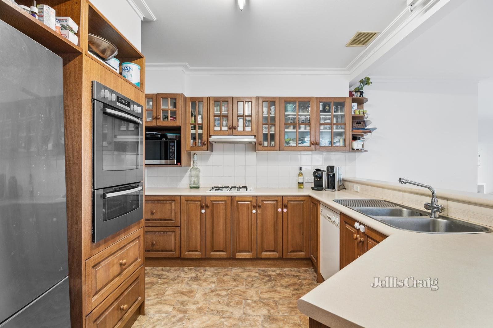 27 Ralton Avenue, Glen Waverley image 3