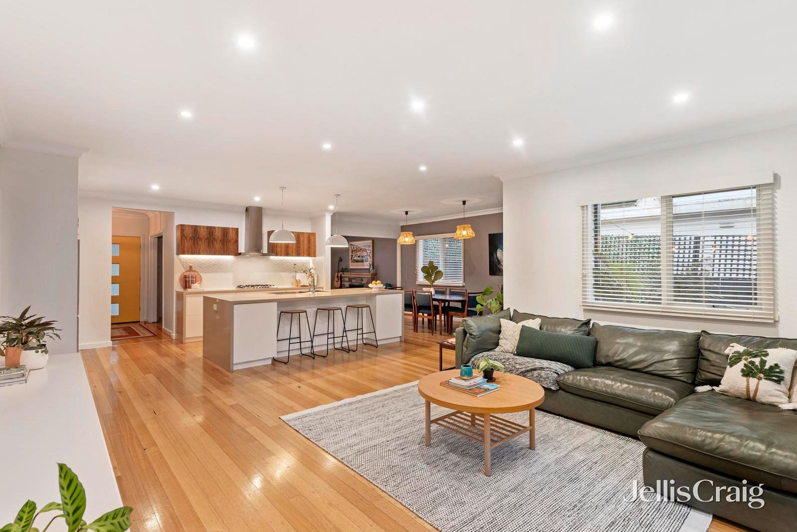 27 Reserve Avenue, Mitcham image 3
