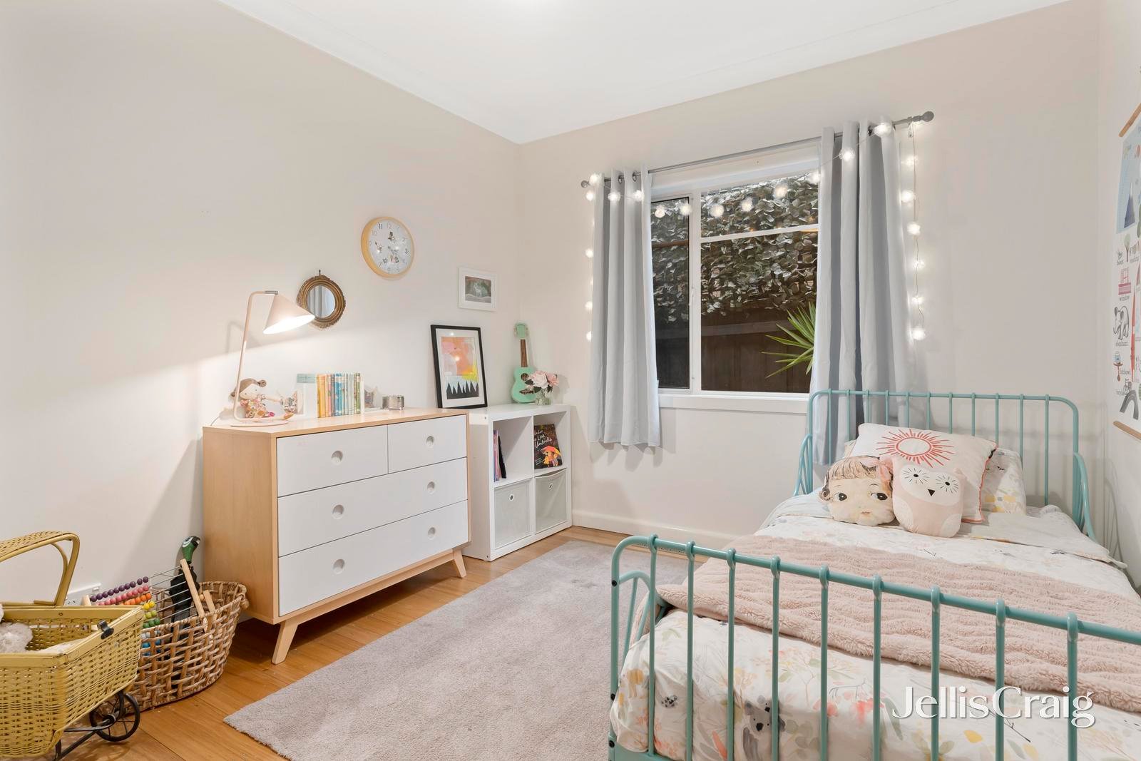 27 Reserve Avenue, Mitcham image 11