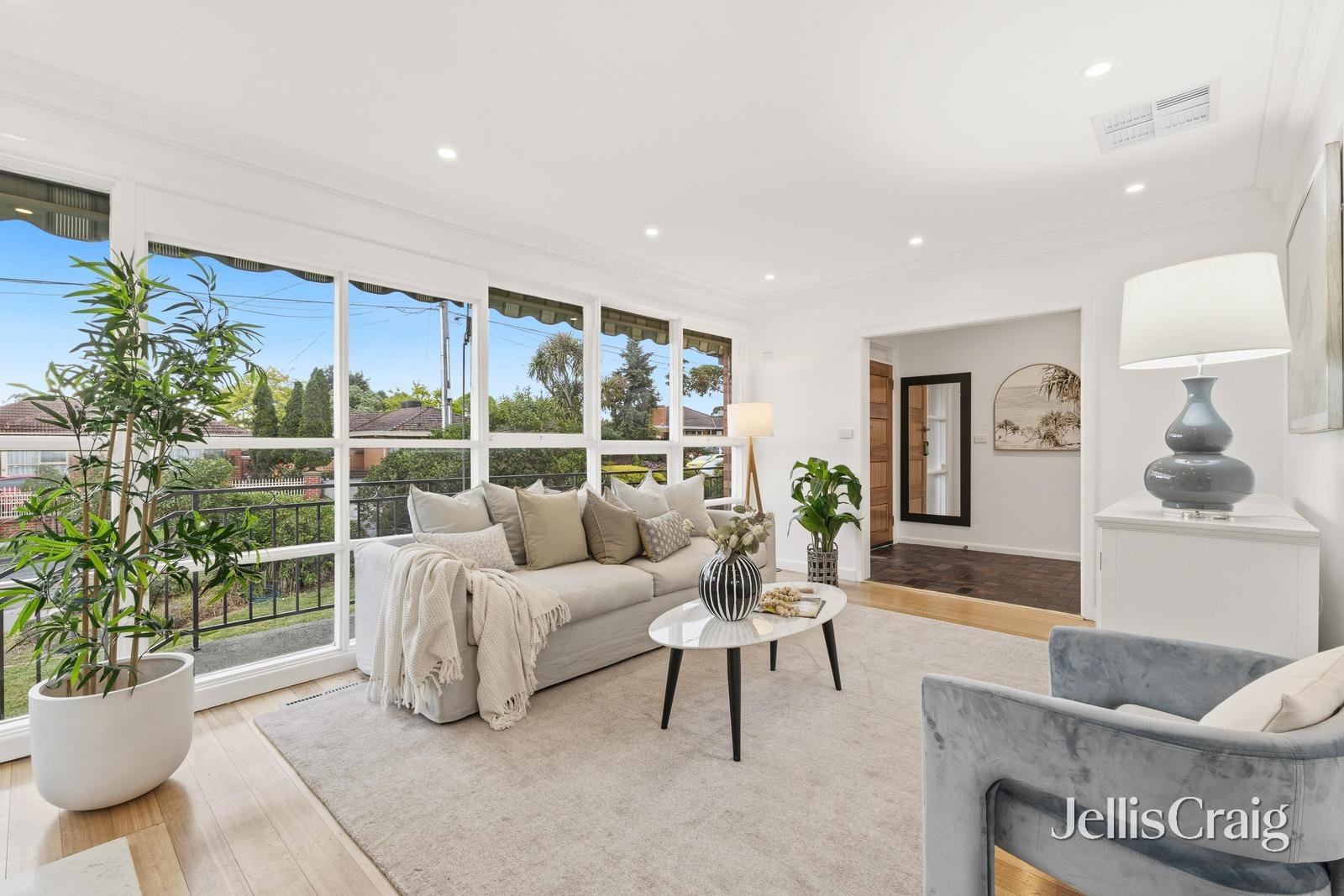 27 Robinlee Avenue, Burwood East image 3