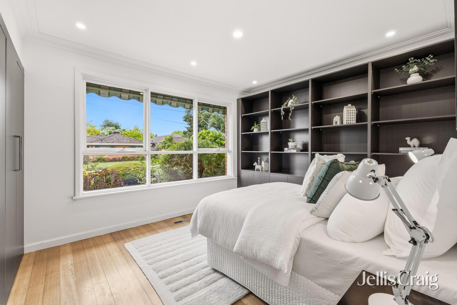 27 Robinlee Avenue, Burwood East image 9