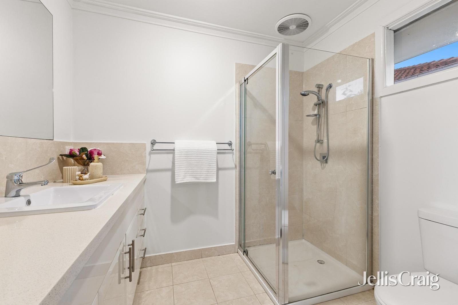 27 Robinlee Avenue, Burwood East image 12