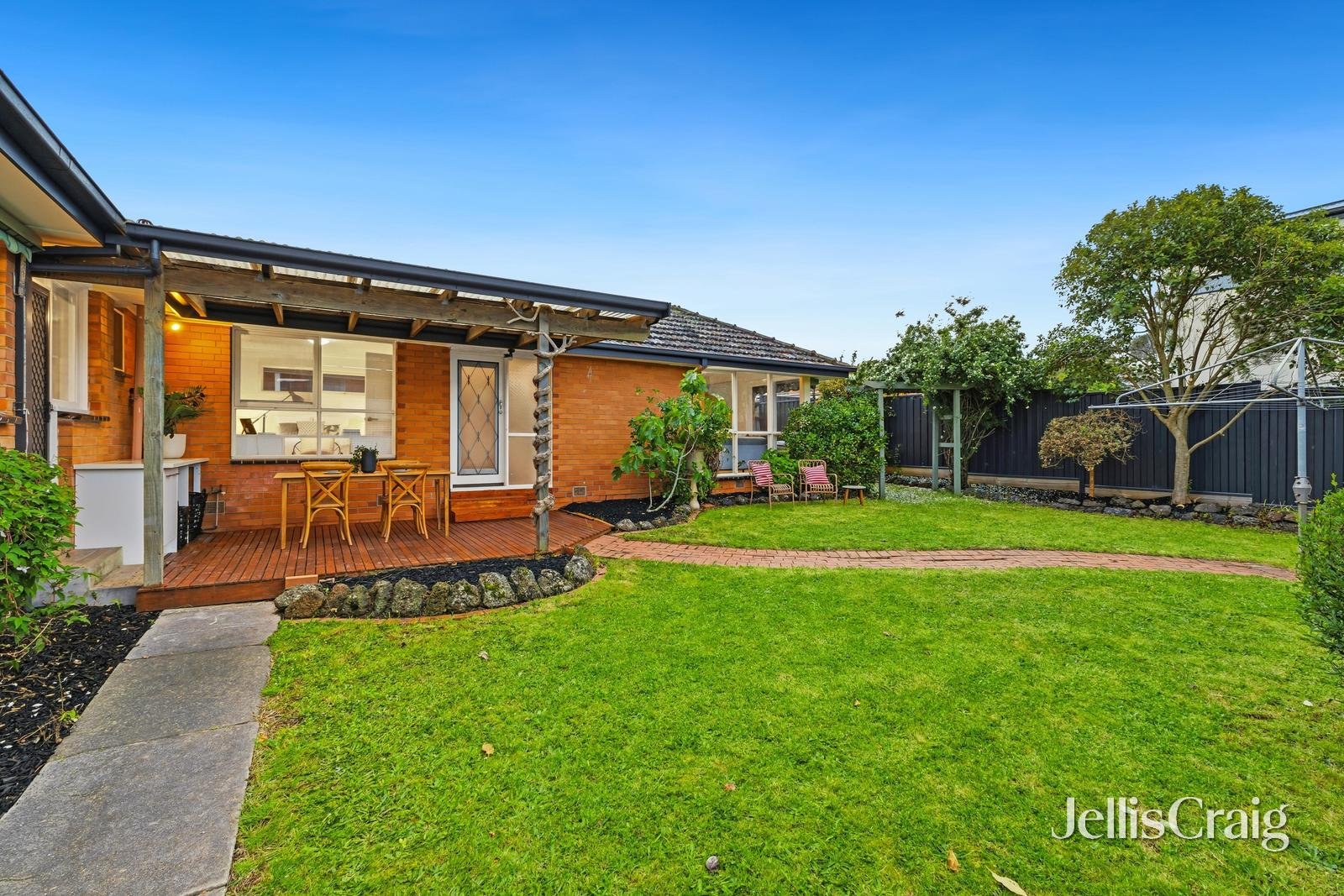 27 Robinlee Avenue, Burwood East image 13