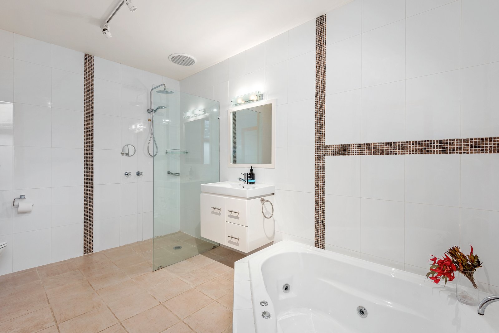 Property Gallery Thumbnail 6