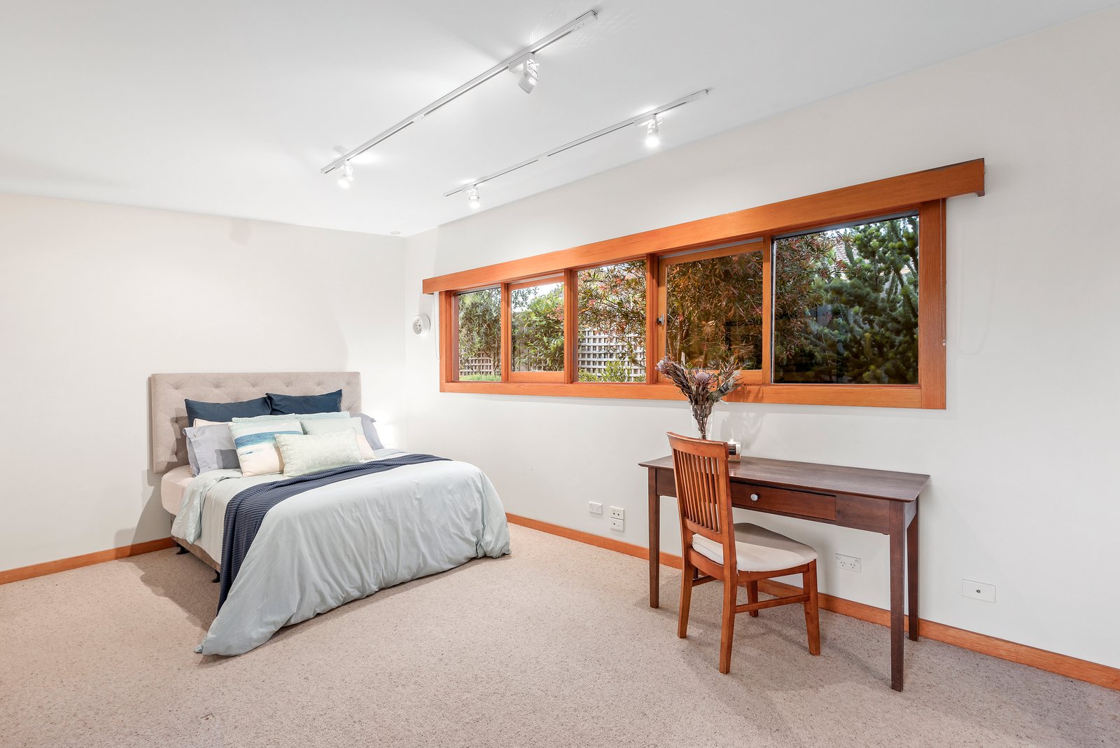 Property Gallery Thumbnail 8