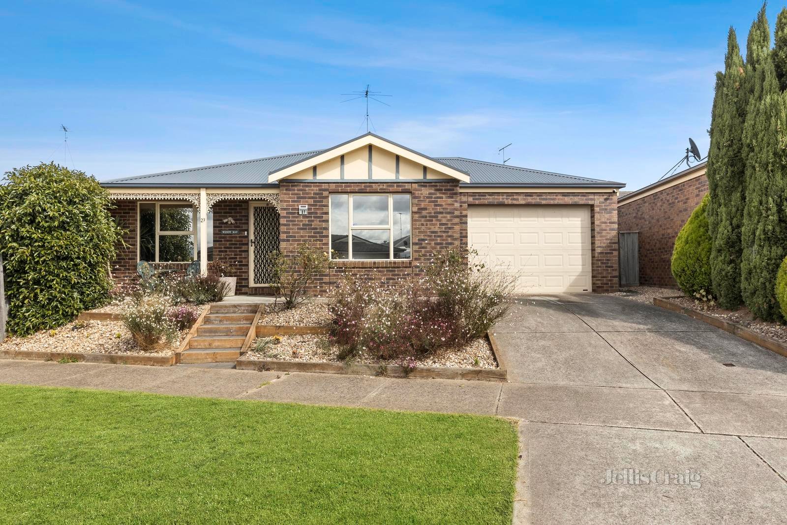 27 Roseview Way, St Albans Park image 3