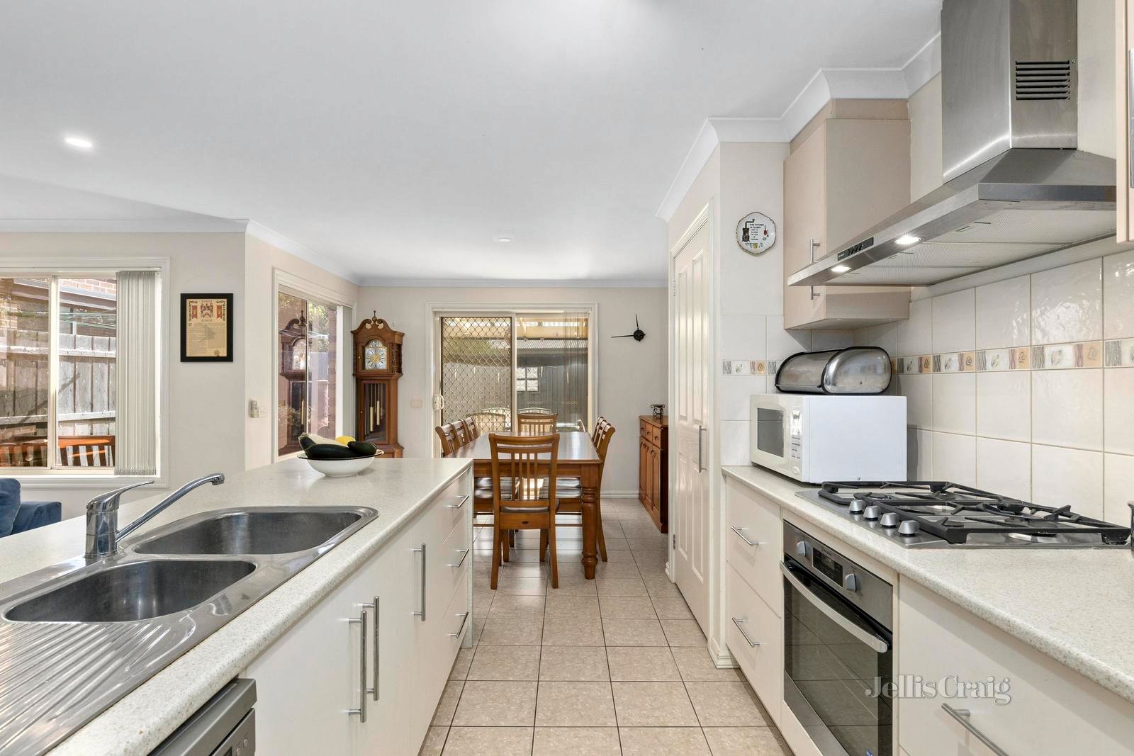 27 Roseview Way, St Albans Park image 7