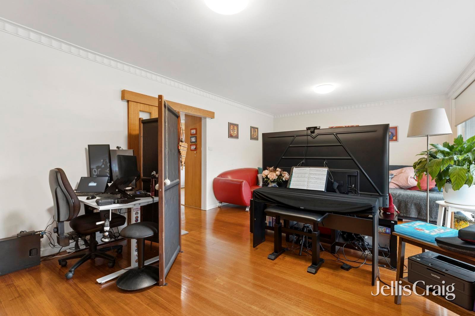 27 Saint Clair Crescent, Mount&nbsp;Waverley image 4