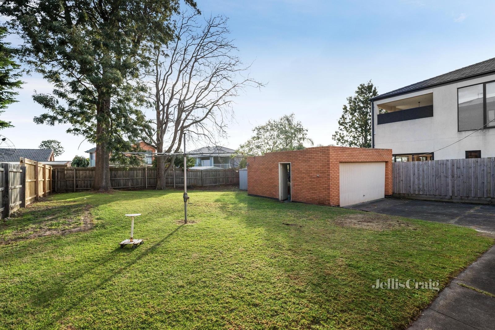 27 Sanday Street, Glen Waverley image 2