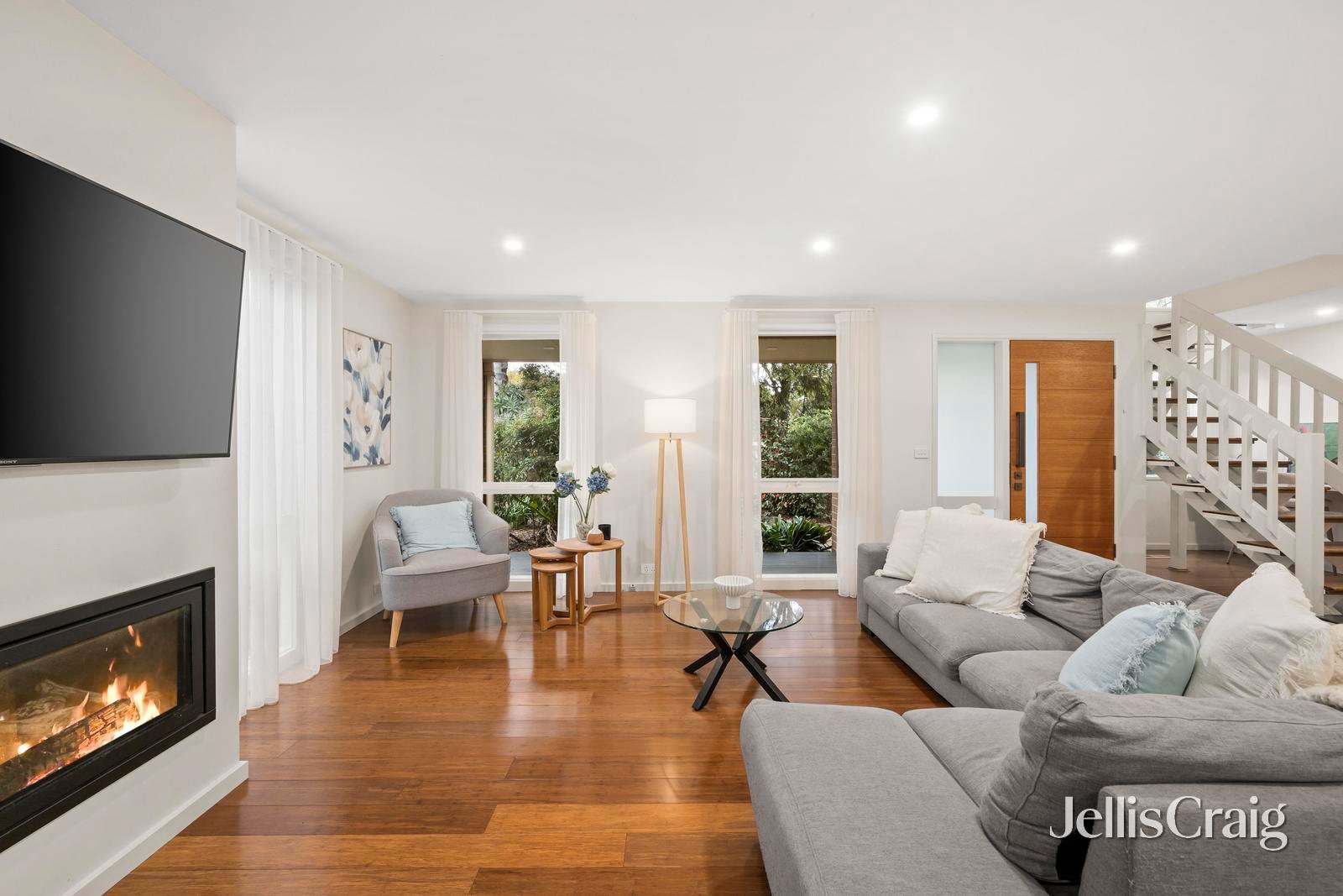 27 Savanna Drive, Mooroolbark image 3