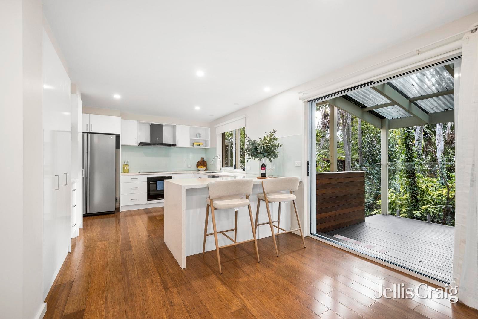 27 Savanna Drive, Mooroolbark image 5