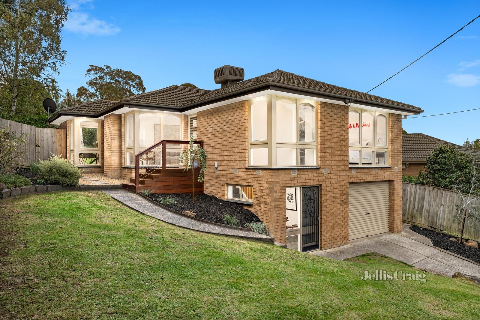 27 Selina Avenue, Mooroolbark image 1