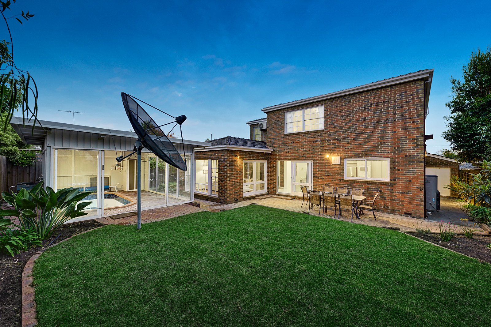 27 Severn Street, Balwyn North image 7