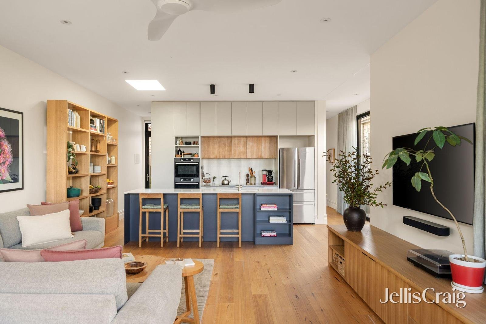 27 Shaftesbury Parade, Thornbury image 2
