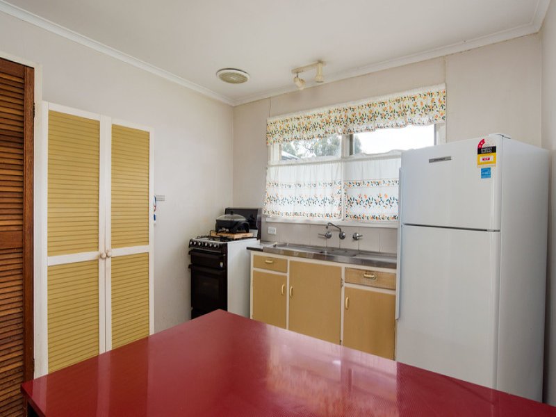 27 Shakespeare Avenue, Mooroolbark image 4