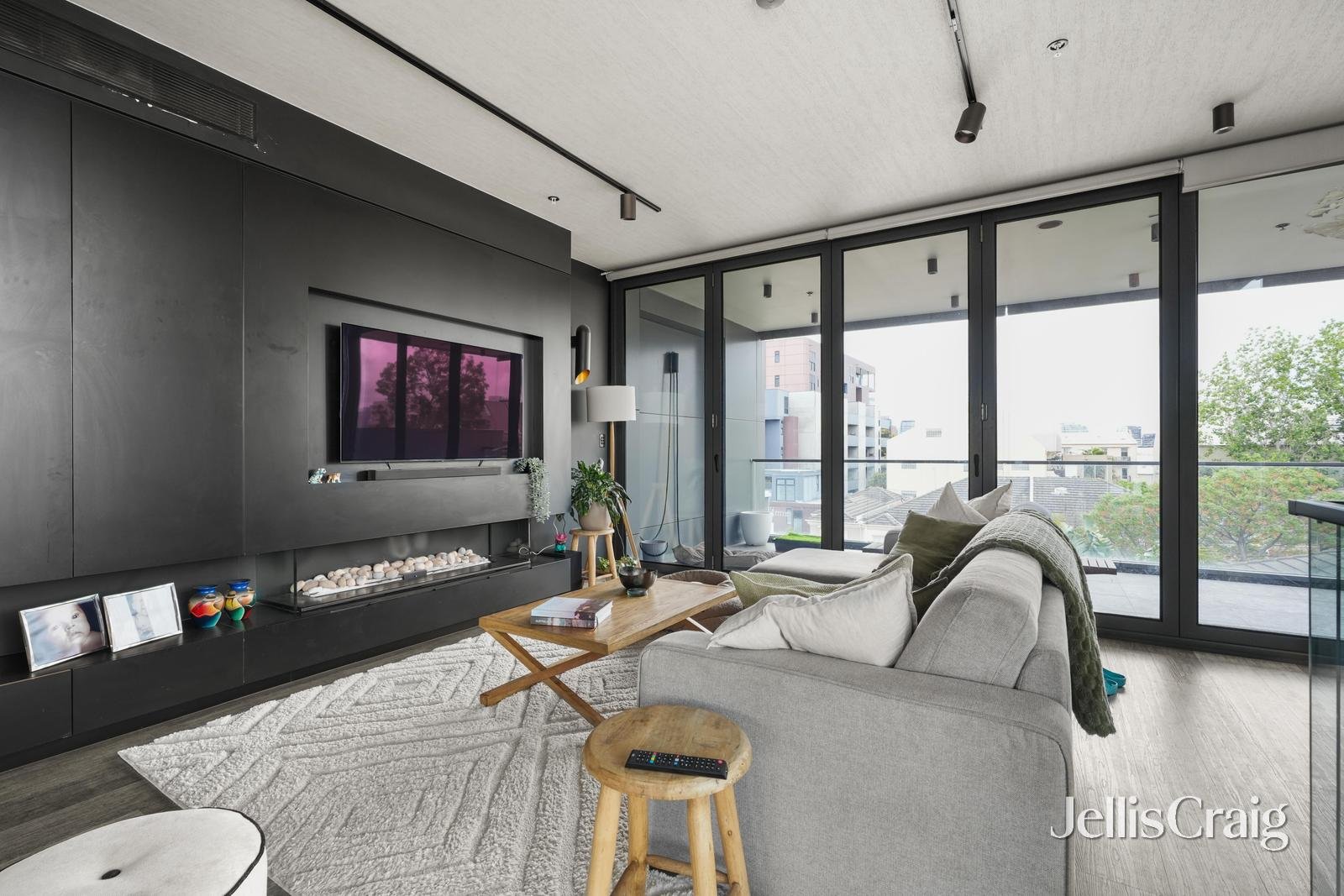27 St Edmonds Road, Prahran image 2